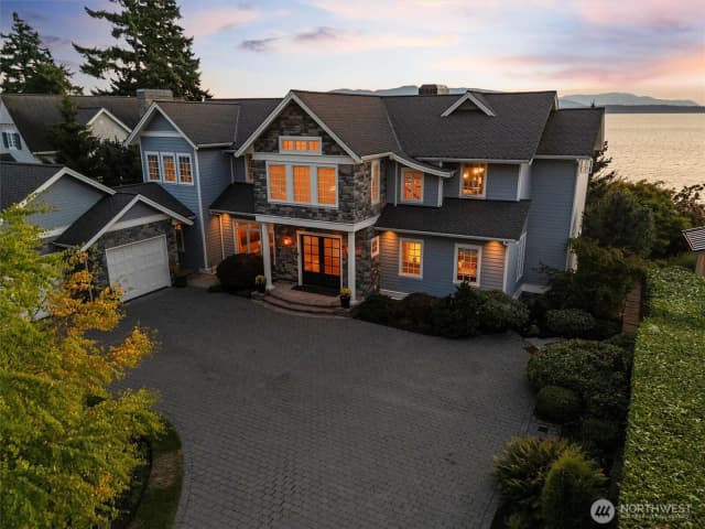 Property photo for 30 Shorewood Drive, Bellingham photo 2