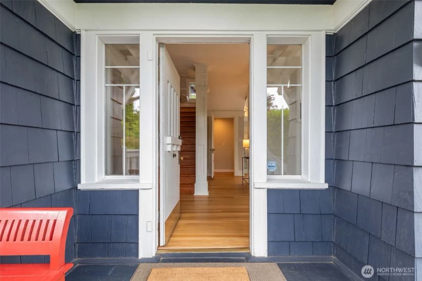 Property photo for 2823 34th Avenue S, Seattle photo 4