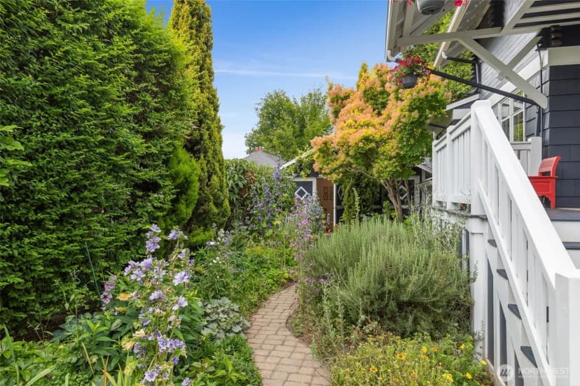 Property photo for 2823 34th Avenue S, Seattle photo 30