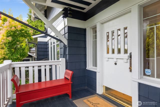 Property photo for 2823 34th Avenue S, Seattle photo 3