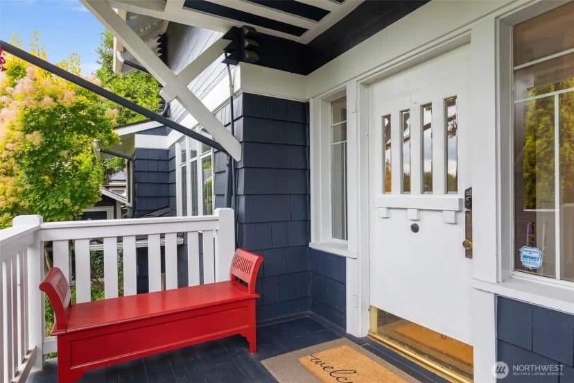 Property photo for 2823 34th Avenue S, Seattle photo 3