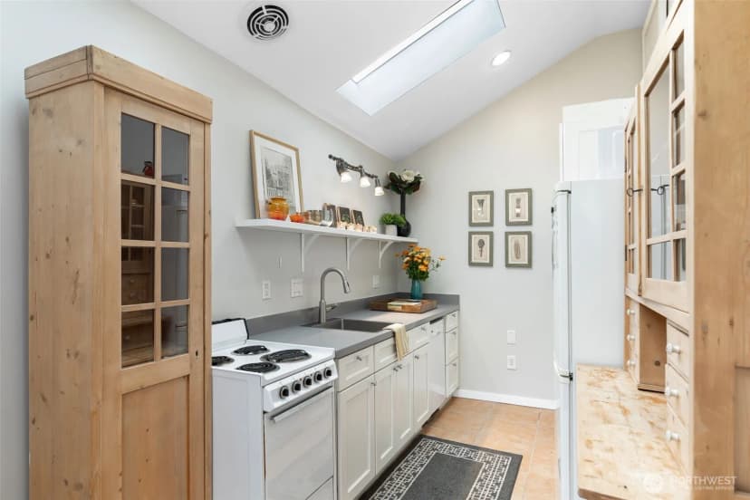Property photo for 2823 34th Avenue S, Seattle photo 33