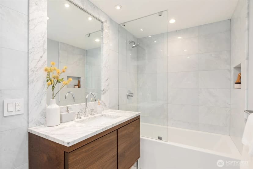 Property photo for 2823 34th Avenue S, Seattle photo 15