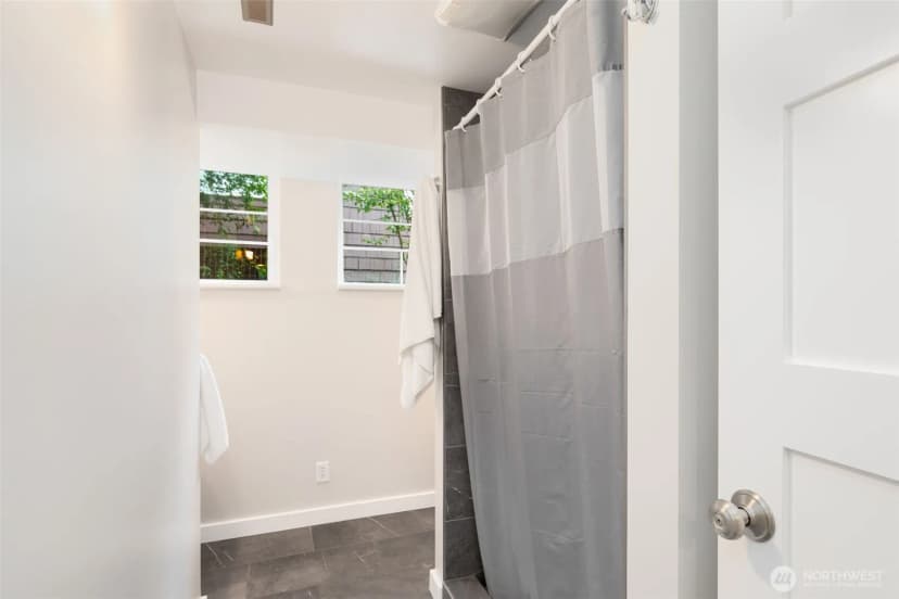 Property photo for 2823 34th Avenue S, Seattle photo 25