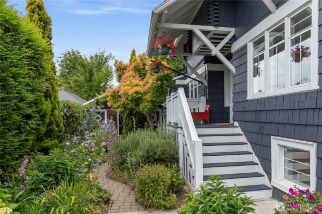 Property photo for 2823 34th Avenue S, Seattle photo 2
