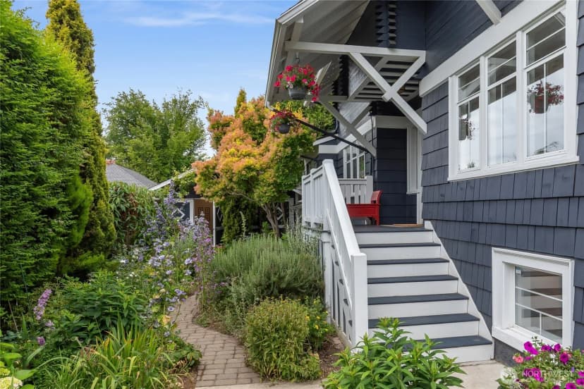 Property photo for 2823 34th Avenue S, Seattle photo 2