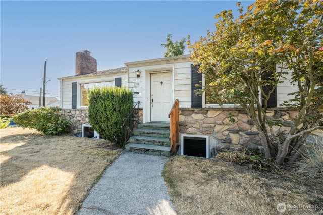 Property photo for 1321 N 82nd Street, Seattle
