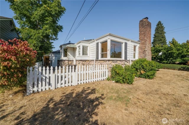 Property photo for 1321 N 82nd Street, Seattle photo 4