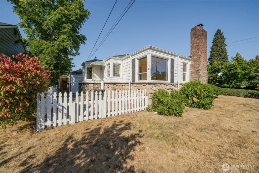 Property photo for 1321 N 82nd Street, Seattle photo 4