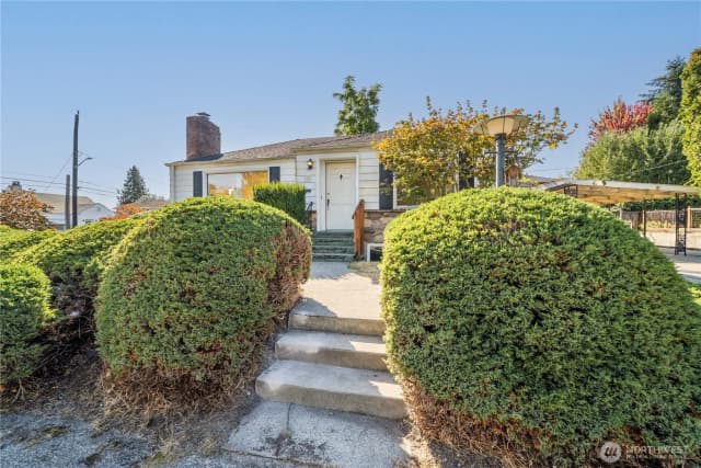 Property photo for 1321 N 82nd Street, Seattle photo 2