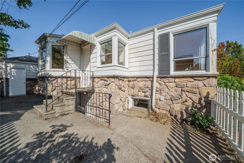 Property photo for 1321 N 82nd Street, Seattle photo 6