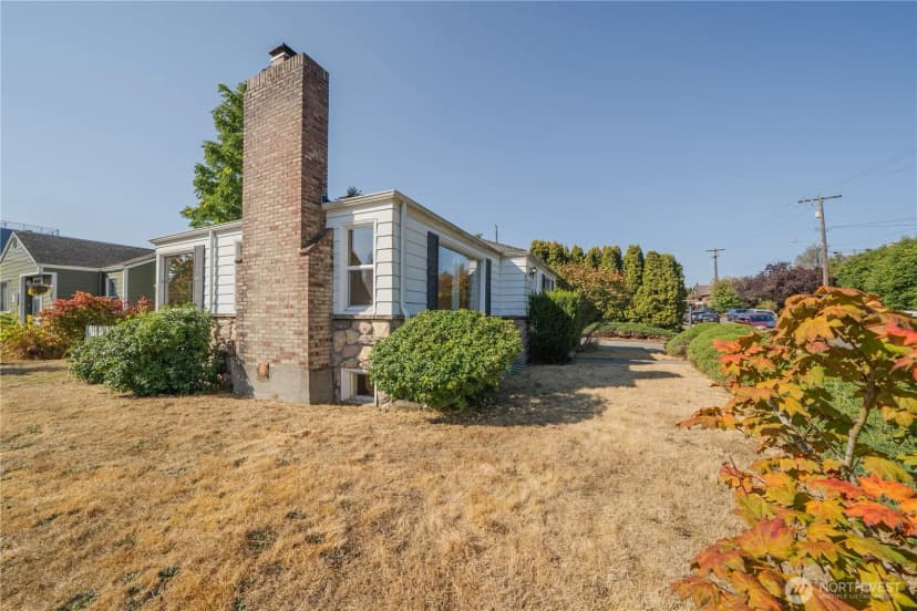 Property photo for 1321 N 82nd Street, Seattle photo 3
