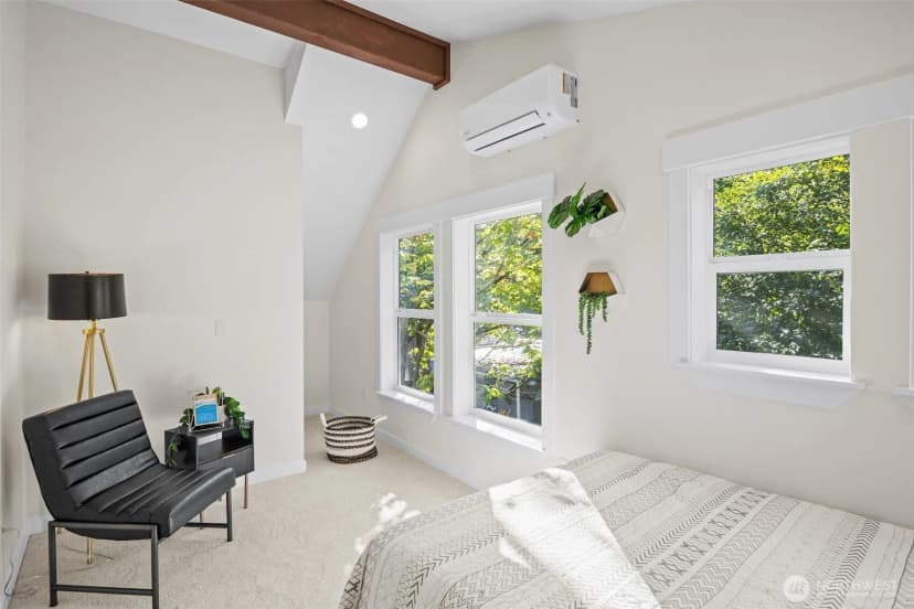 Property photo for 9545 Wallingford Avenue N, Seattle photo 15
