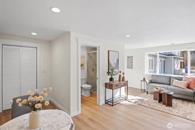 Property photo for 9545 Wallingford Avenue N, Seattle photo 10