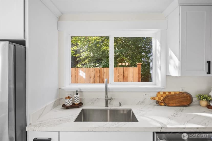 Property photo for 9545 Wallingford Avenue N, Seattle photo 11