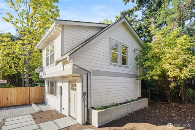 Property photo for 9545 Wallingford Avenue N, Seattle photo 4