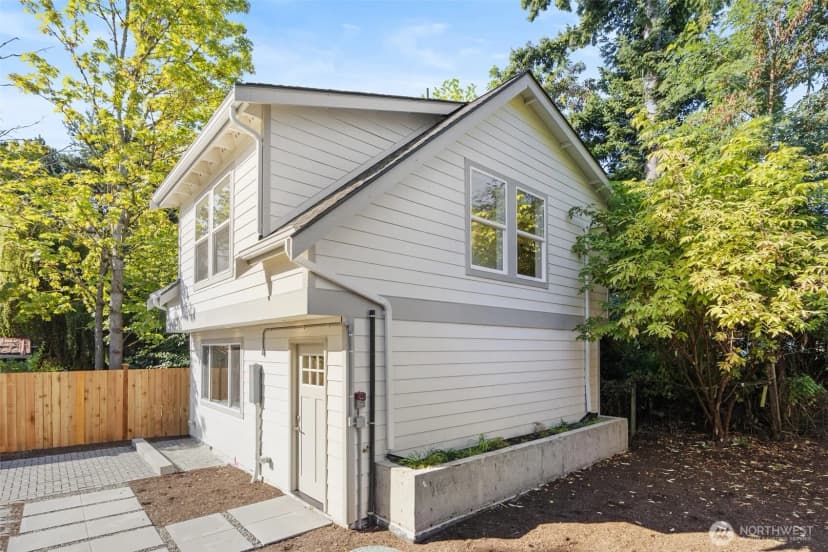 Property photo for 9545 Wallingford Avenue N, Seattle photo 4