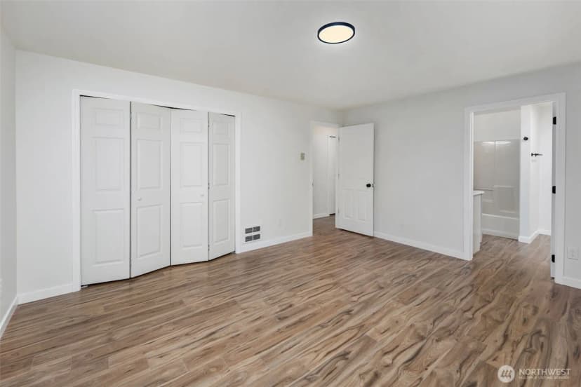 Property photo for 5502 Ne 10th Street, Renton photo 16