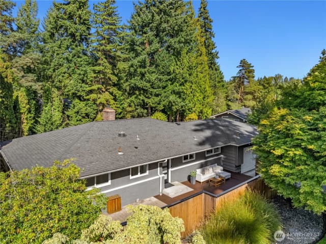 Property photo for 12442 Ne 6th Place, Bellevue photo 2