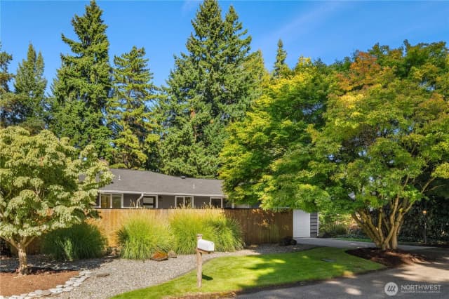 Property photo for 12442 Ne 6th Place, Bellevue photo 3