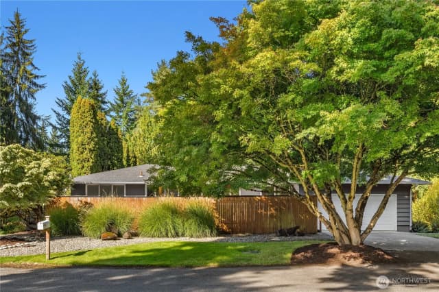 Property photo for 12442 Ne 6th Place, Bellevue