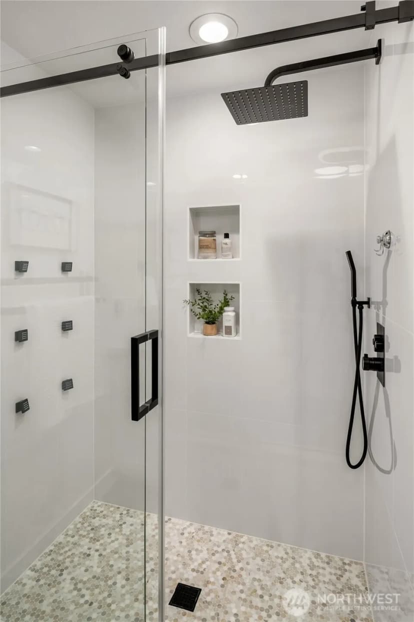 Property photo for 12442 Ne 6th Place, Bellevue photo 17