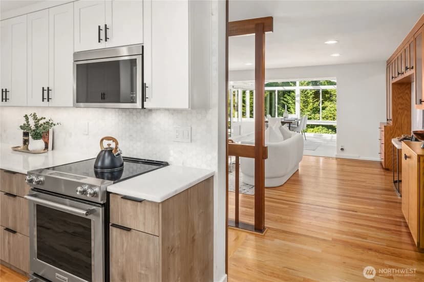 Property photo for 12442 Ne 6th Place, Bellevue photo 6