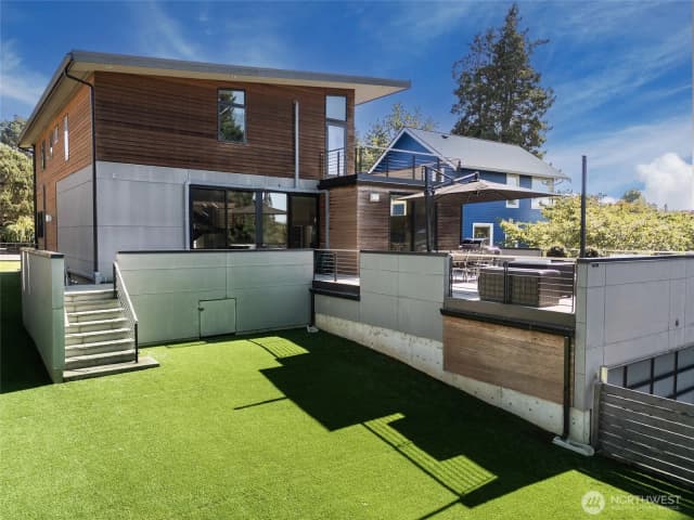 Property photo for 2515 30th Avenue W, Seattle