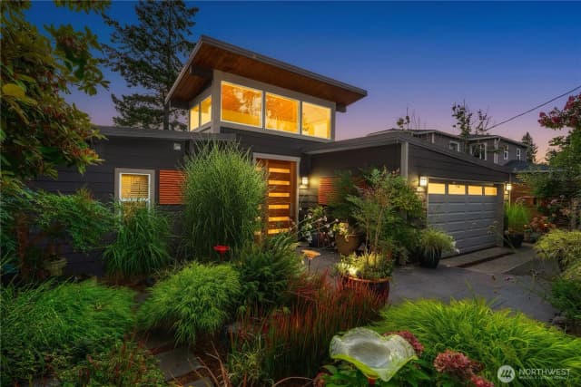 Property photo for 3029 70th Avenue Se, Mercer Island photo 2