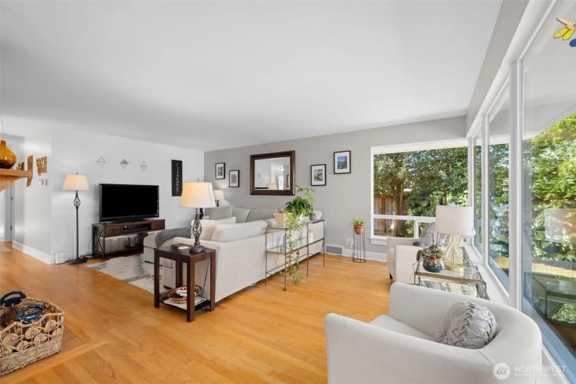 Property photo for 16717 Marine View Drive Sw, Burien photo 12