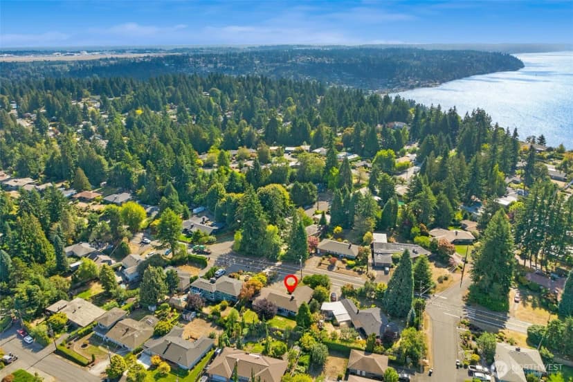 Property photo for 16717 Marine View Drive Sw, Burien photo 32