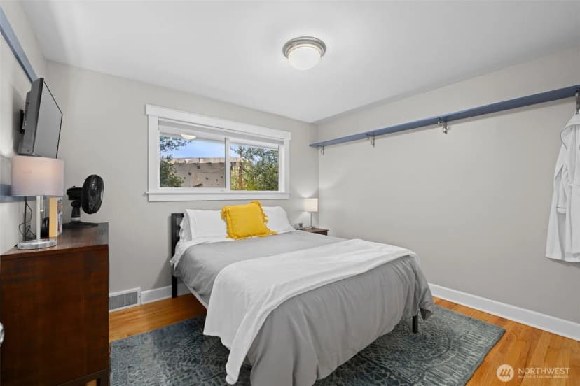 Property photo for 16717 Marine View Drive Sw, Burien photo 18
