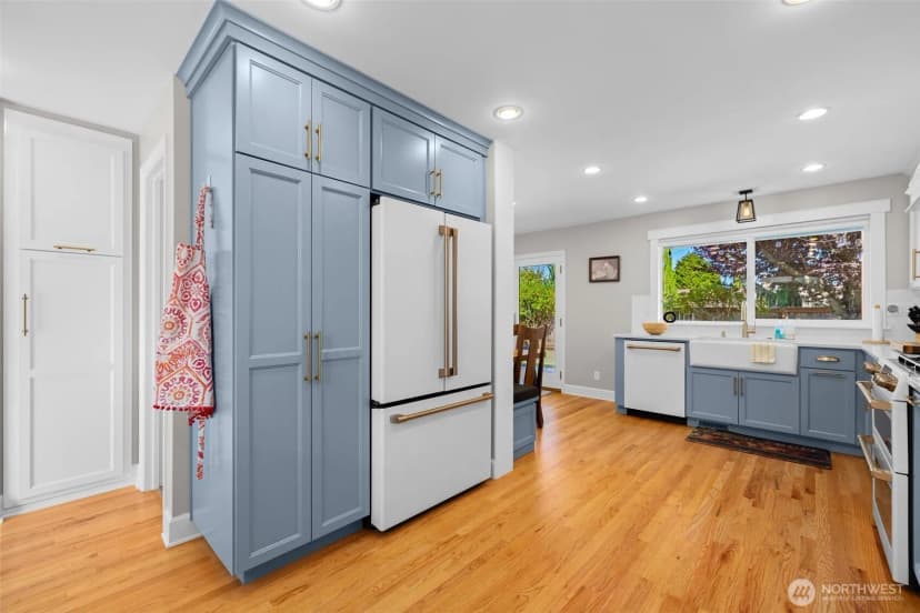 Property photo for 16717 Marine View Drive Sw, Burien photo 9