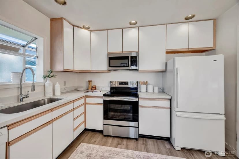 Property photo for 6021 45th Avenue Sw, Seattle photo 8
