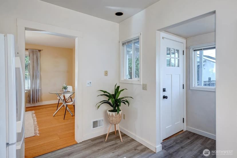 Property photo for 6021 45th Avenue Sw, Seattle photo 9
