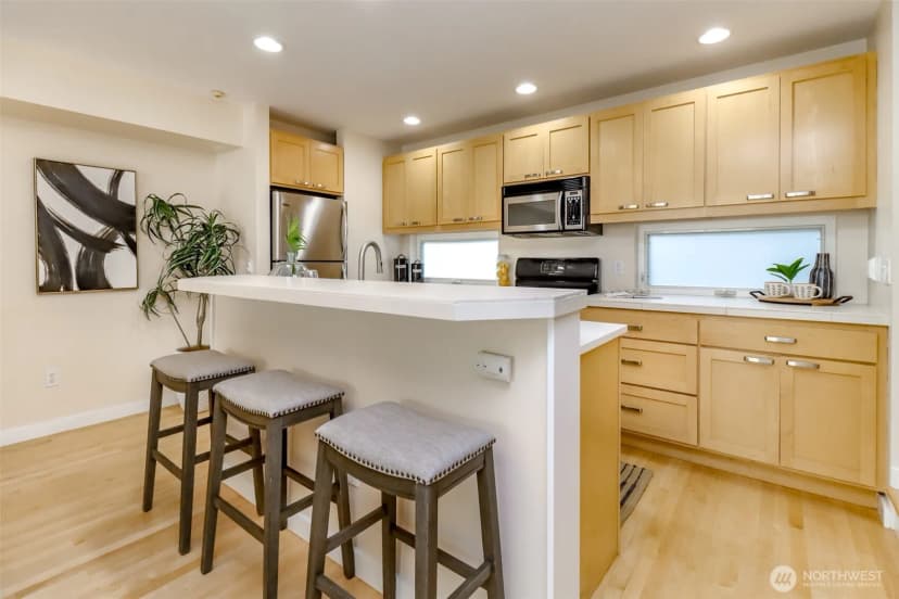 Property photo for 4521 40th Avenue Sw #b, Seattle photo 11