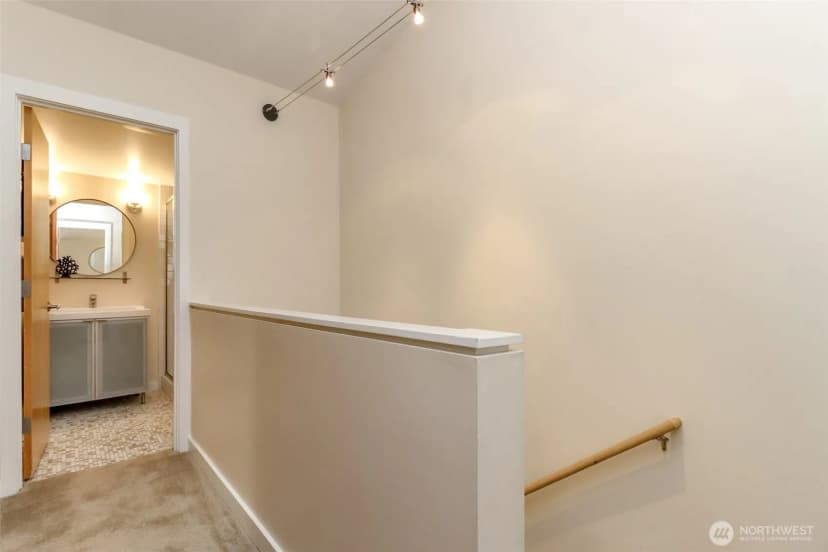 Property photo for 4521 40th Avenue Sw #b, Seattle photo 33