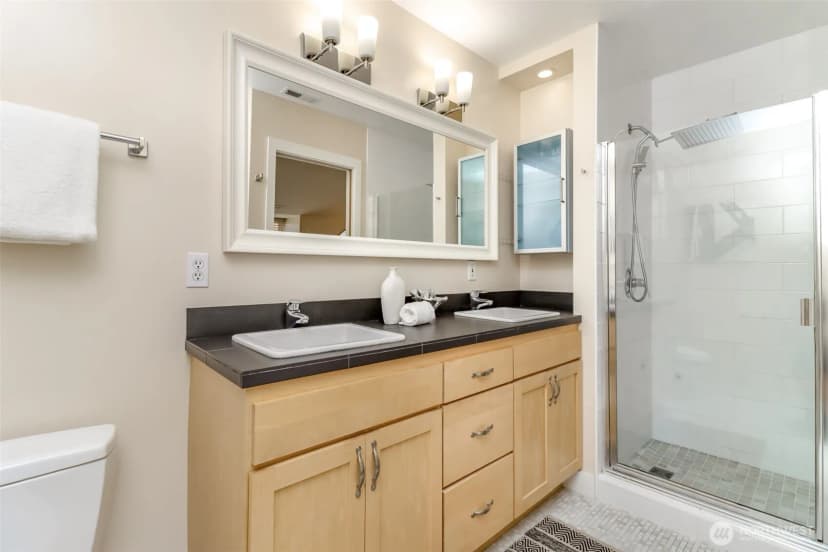 Property photo for 4521 40th Avenue Sw #b, Seattle photo 30