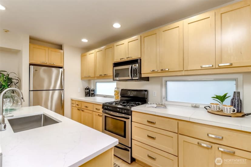 Property photo for 4521 40th Avenue Sw #b, Seattle photo 15