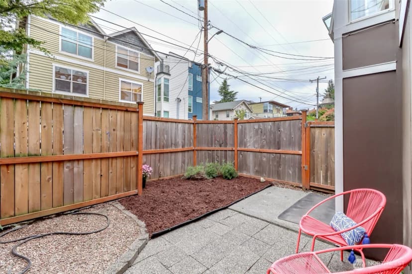 Property photo for 4521 40th Avenue Sw #b, Seattle photo 23