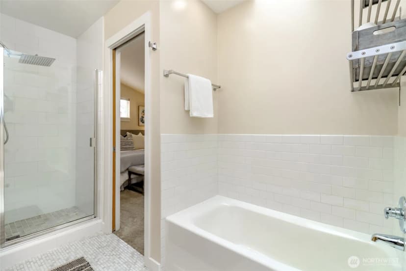 Property photo for 4521 40th Avenue Sw #b, Seattle photo 31