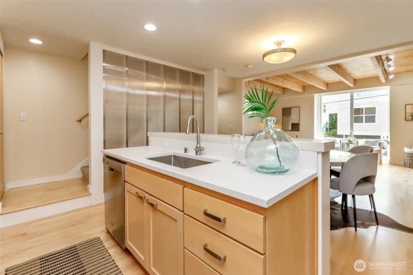 Property photo for 4521 40th Avenue Sw #b, Seattle photo 12