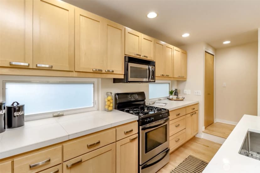 Property photo for 4521 40th Avenue Sw #b, Seattle photo 14