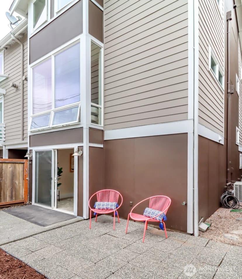 Property photo for 4521 40th Avenue Sw #b, Seattle photo 22