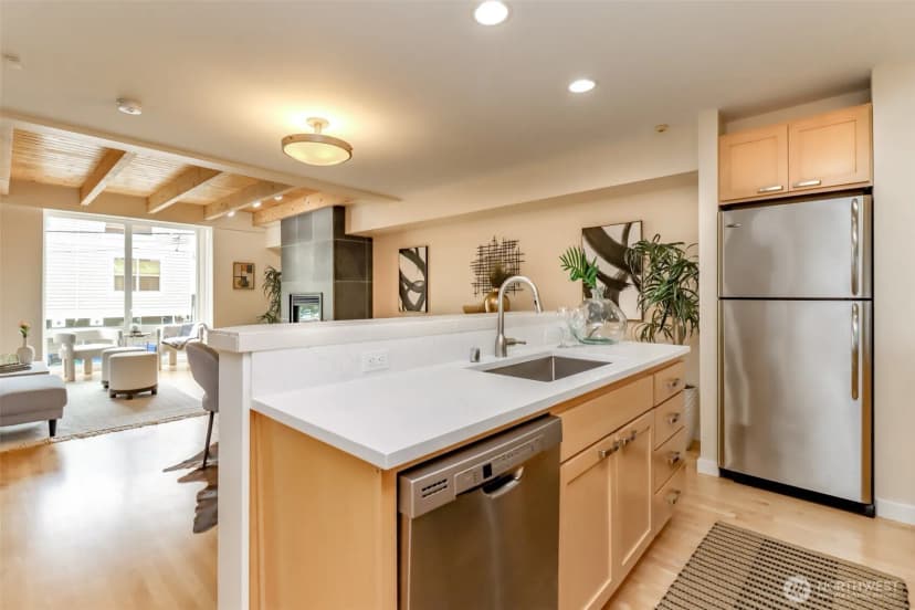 Property photo for 4521 40th Avenue Sw #b, Seattle photo 13