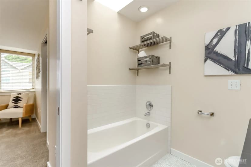Property photo for 4521 40th Avenue Sw #b, Seattle photo 32