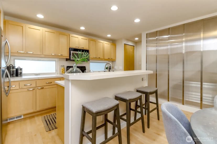 Property photo for 4521 40th Avenue Sw #b, Seattle photo 16