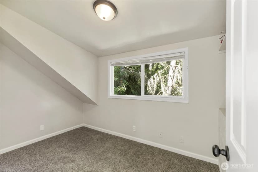 Property photo for 3715 Perry Avenue Ne, Bremerton photo 17