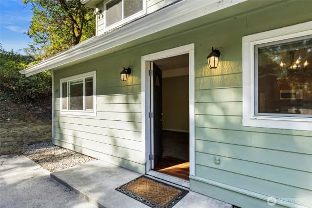Property photo for 3715 Perry Avenue Ne, Bremerton photo 2