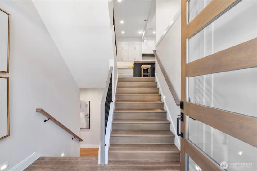Property photo for 5626 Beach Drive Sw, Seattle photo 3